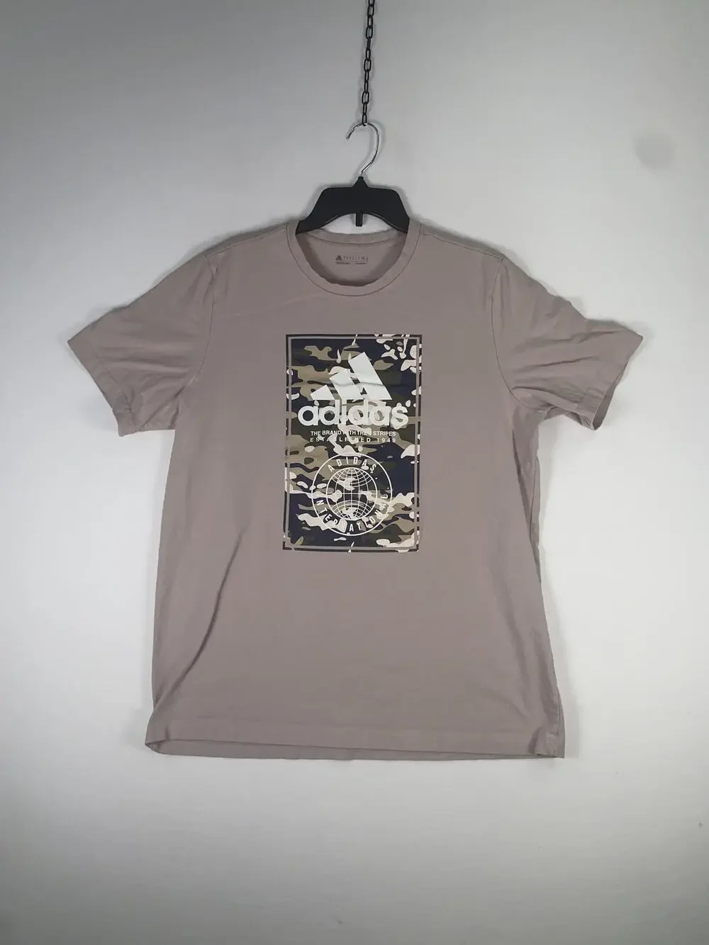 Adidas Shirt Mens Medium Beige Camo Logo Graphic Tee T-Shirt Casual Sports